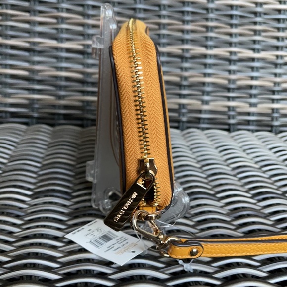 Michael Kors Jet Set Travel Lg Flat Multifunctional Phone Case-Wristlet-Wallet - Picture 13 of 16